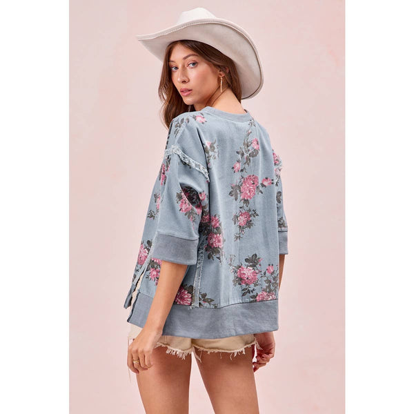 FLOWER PRINTED DENIM OPENSEAM DETAIL TOP BY BIBI